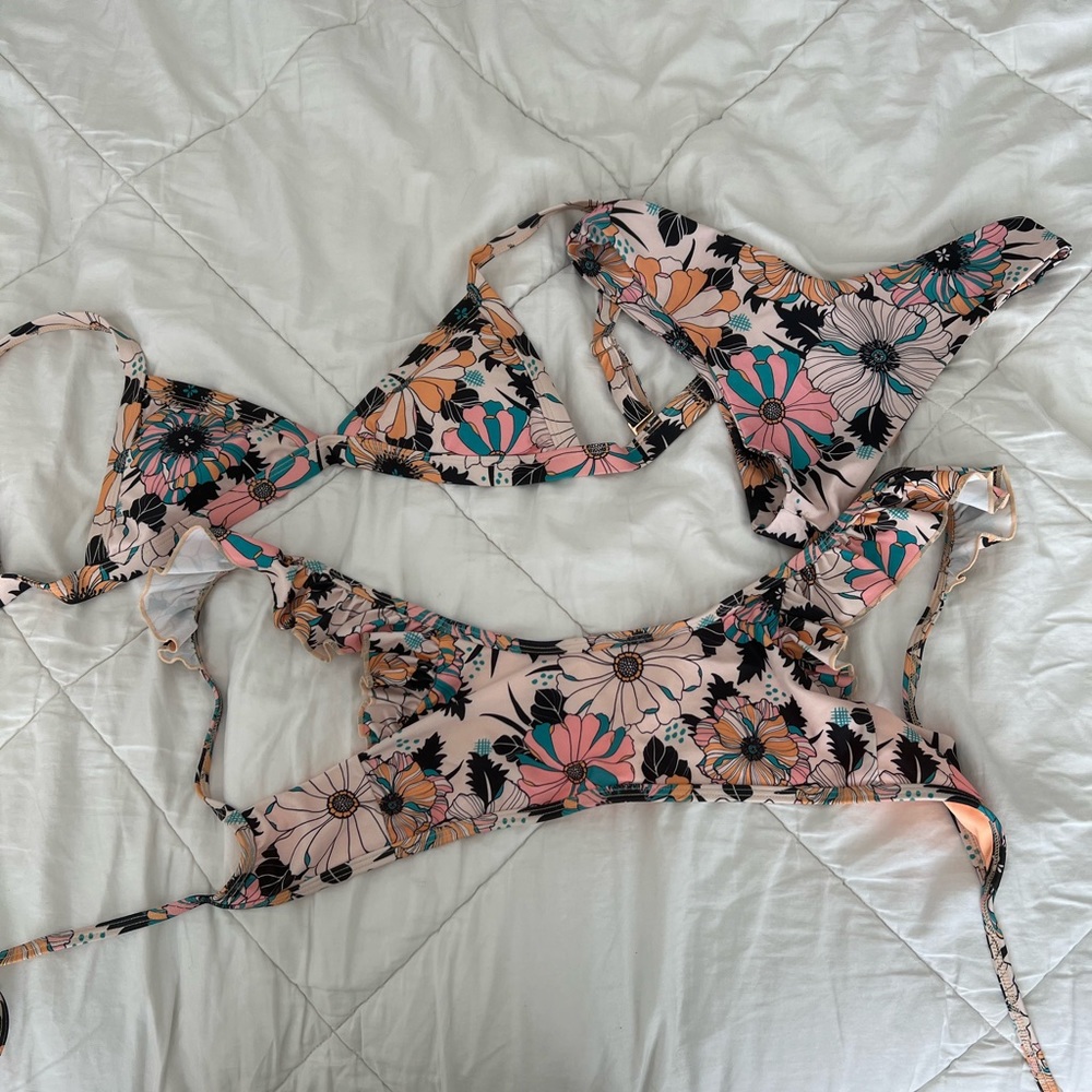 3 piece floral swimwear. Triangle top,square neck ruffle top,high waist bottoms